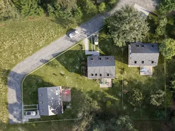 Foto obou parcel z dronu
