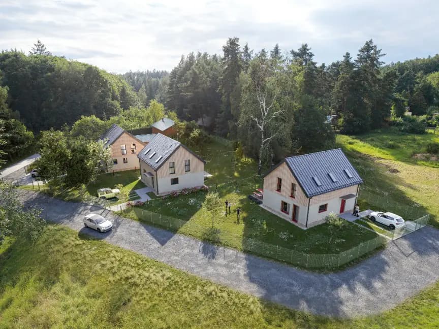 Travnatá parcela — hlavní foto